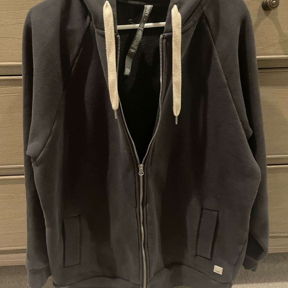Vuori size M women’s oversized zip up